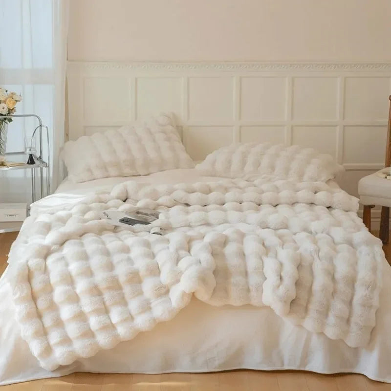FurLuxe – Double-sided faux fur blanket for ultimate warmth and luxury