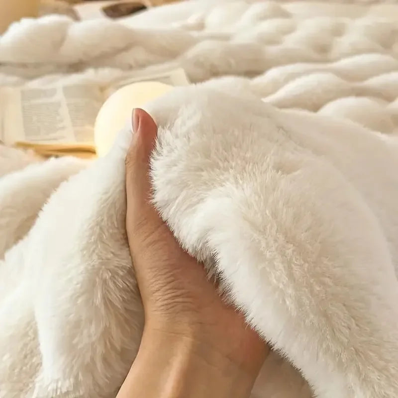 FurLuxe – Double-sided faux fur blanket for ultimate warmth and luxury