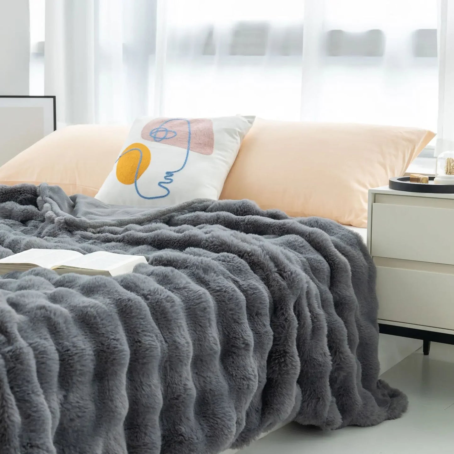 FurLuxe – Double-sided faux fur blanket for ultimate warmth and luxury